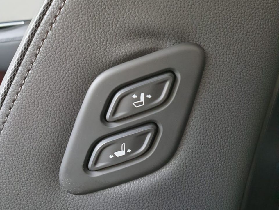Buttons to slide and recline the front passenger seat of the Hyundai TUCSON Plug-in Hybrid. 